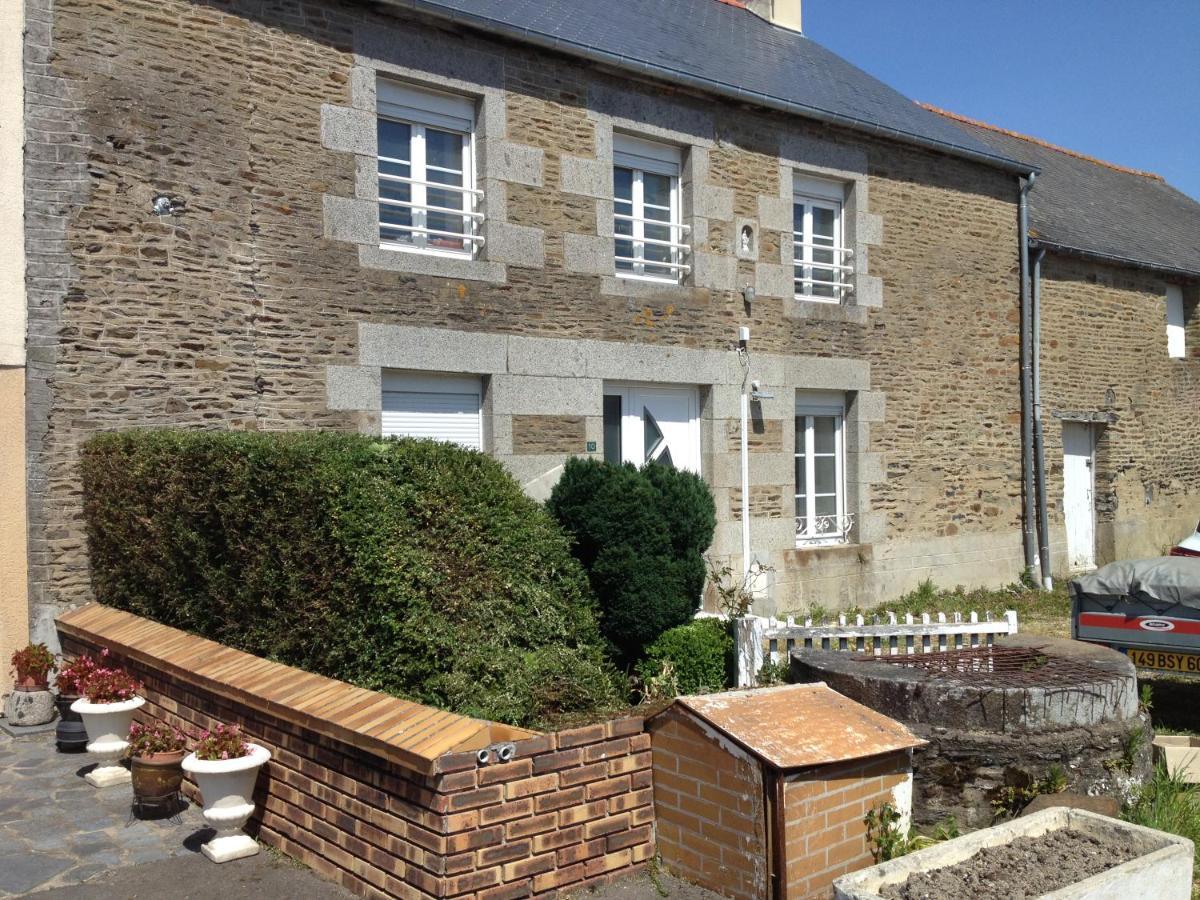 Hebergements Situes A 6 Kms Du Mont Saint Michel Tanis Exterior photo